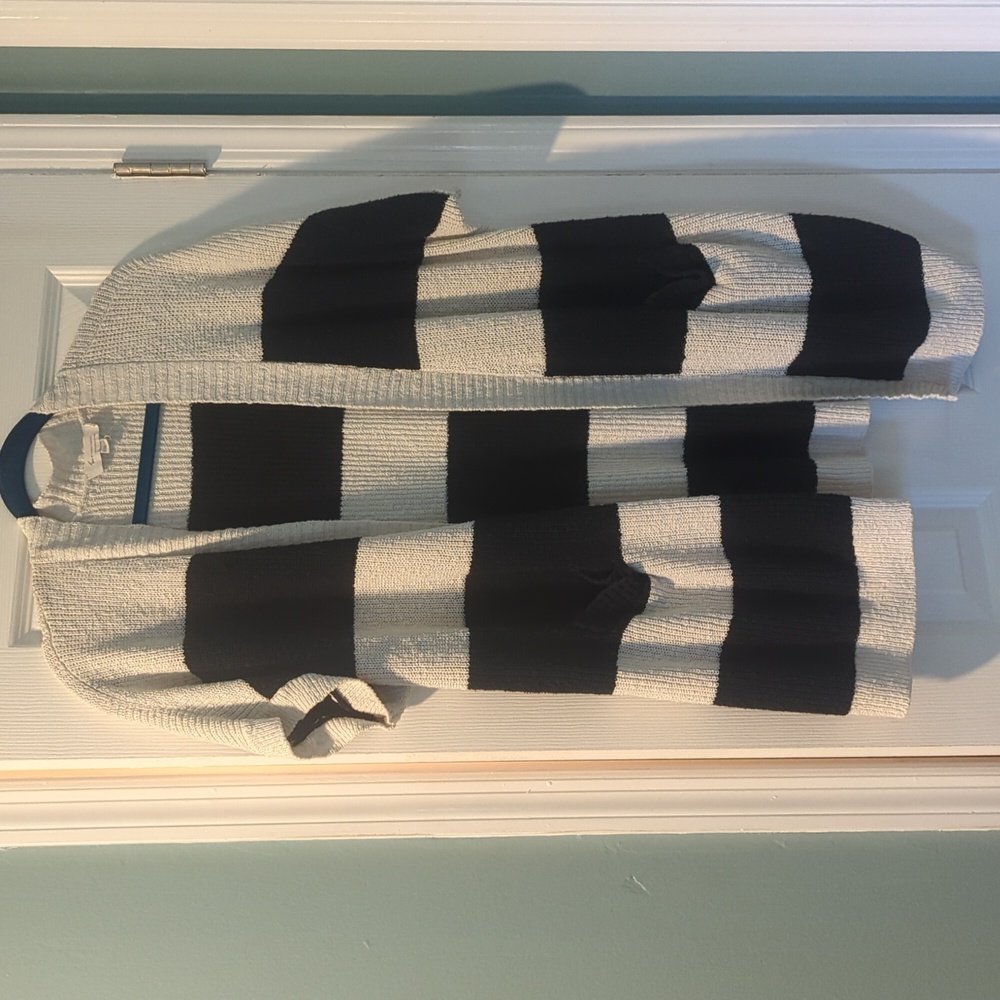 Short sleeve pocket cardigan